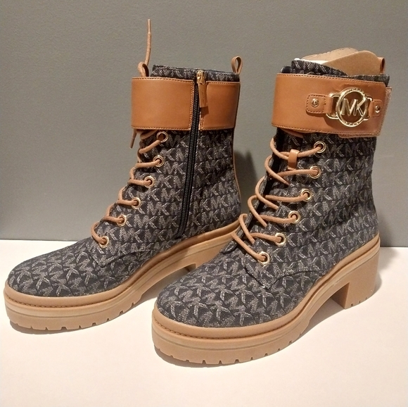 Michael Kors Rory Bootie - Picture 2 of 6